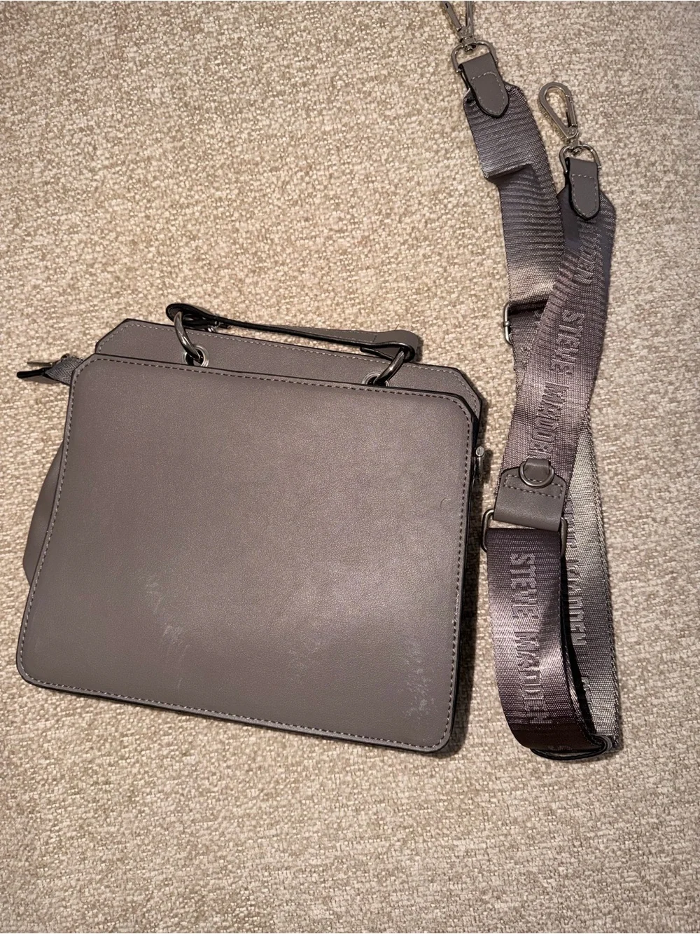 Steve Madden compact steve